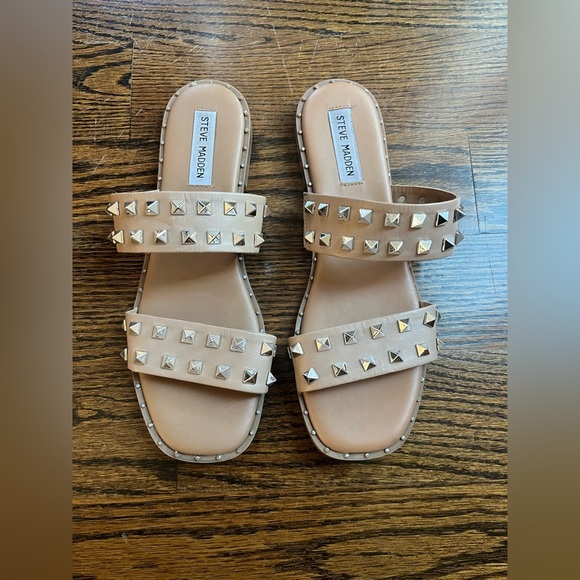 Steve Madden women’s  tan pyramid studed slide sandals 8.5 two straps - Picture 1 of 3